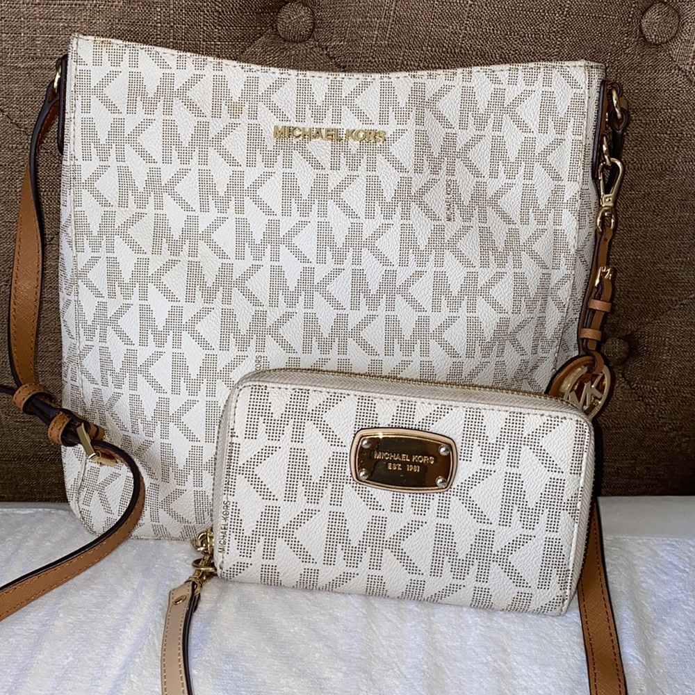 Michael Kors jet set travel large logo messenger bag
